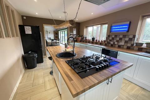 6 bedroom detached bungalow for sale - St. Marys Road, Meare
