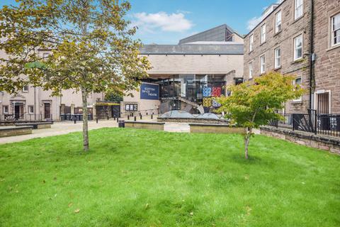 63 Ballantrae Place, Dundee, DD4 8QG
