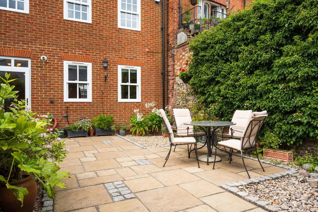 Courtyard garden
