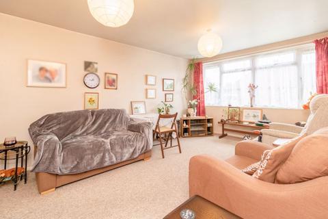 30 Hickmans Close, Godstone, RH9 8EA