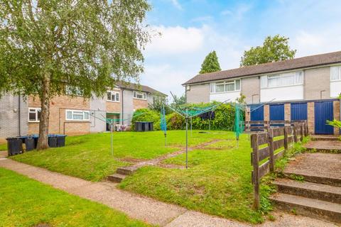 30 Hickmans Close, Godstone, RH9 8EA