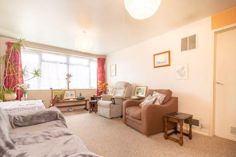 30 Hickmans Close, Godstone, RH9 8EA