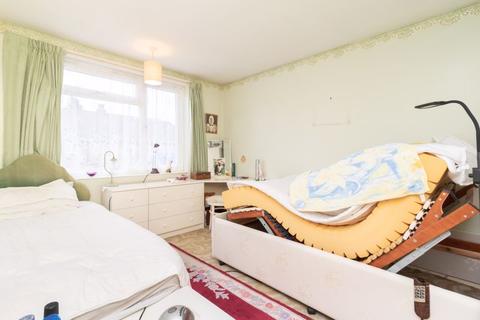 30 Hickmans Close, Godstone, RH9 8EA