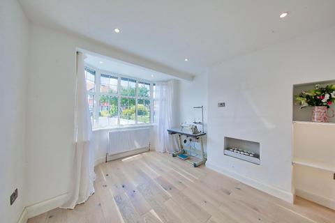 17 Ancaster Crescent, New Malden, KT3 6BD