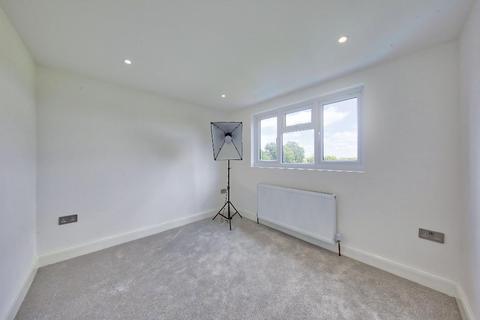 17 Ancaster Crescent, New Malden, KT3 6BD