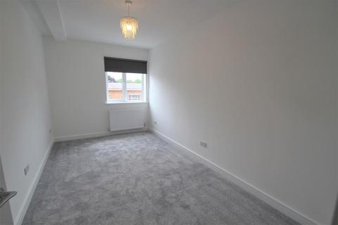 2 bedroom flat to rent - Queensway, Petts Wood, Orpington, Kent, BR5 1EB