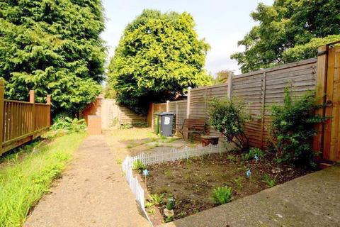 8 Canterbury Close, Luton, LU3 2QY