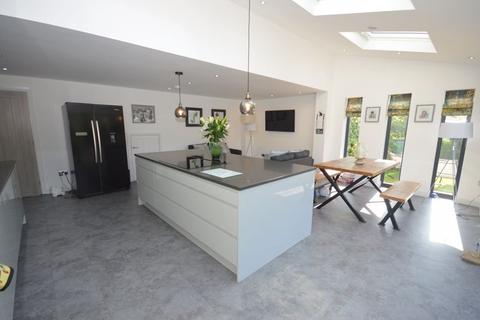 16 Newbury Close, Widnes, WA8 9YX