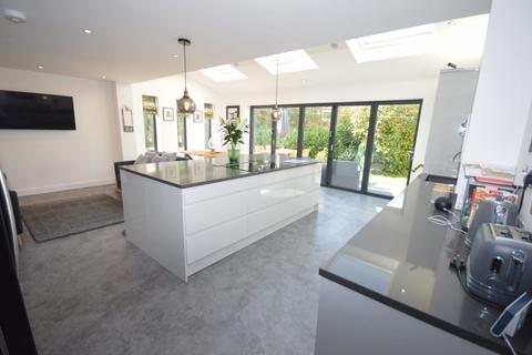 16 Newbury Close, Widnes, WA8 9YX
