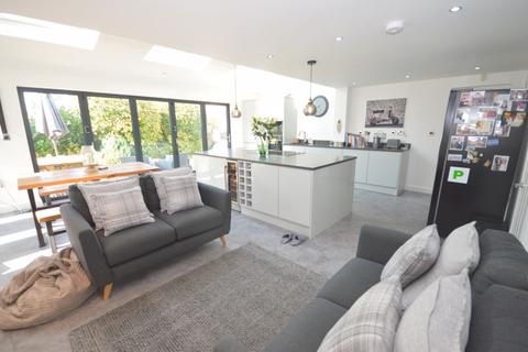 16 Newbury Close, Widnes, WA8 9YX