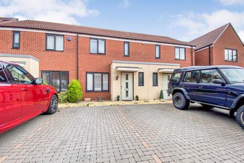 18 Sunliner Way, South Ockendon, RM15 5FS