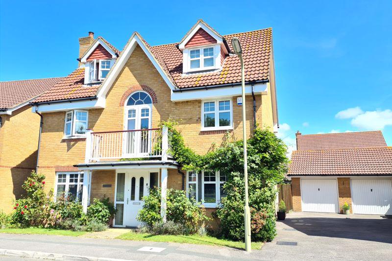 Westland Drive, Lee on the Solent, PO13 5 bed detached house £560,000