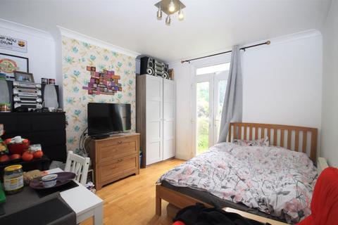 52 Princes Avenue, Greenford, UB6 9BT