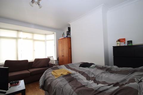 52 Princes Avenue, Greenford, UB6 9BT