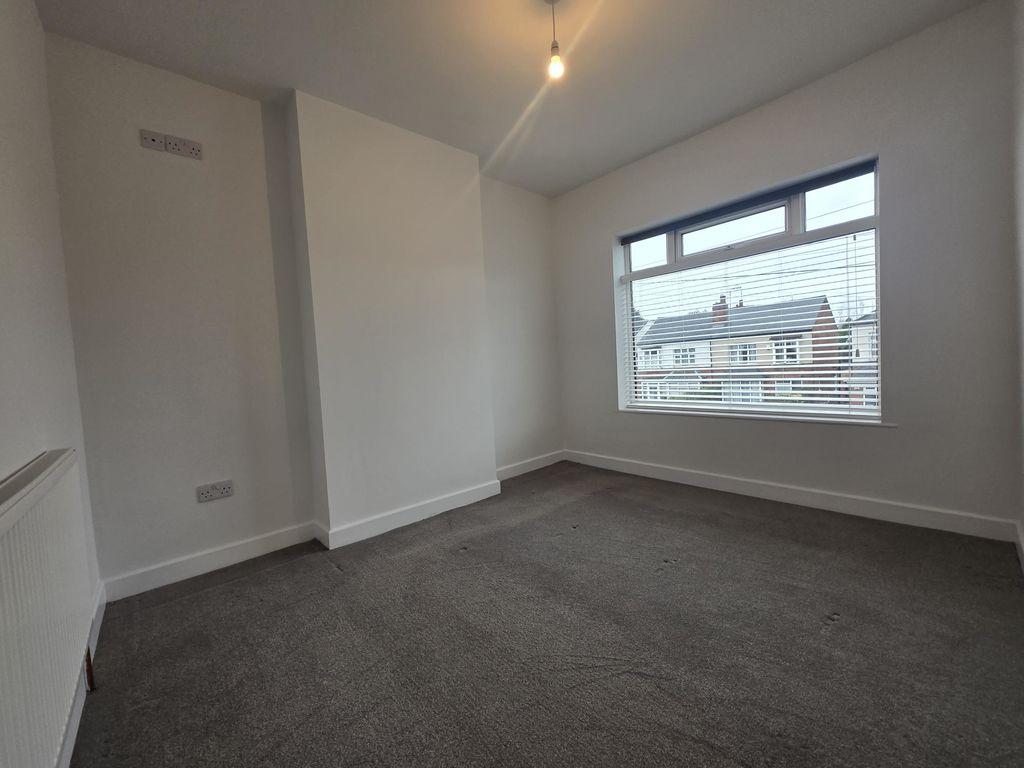 Side view bedroom