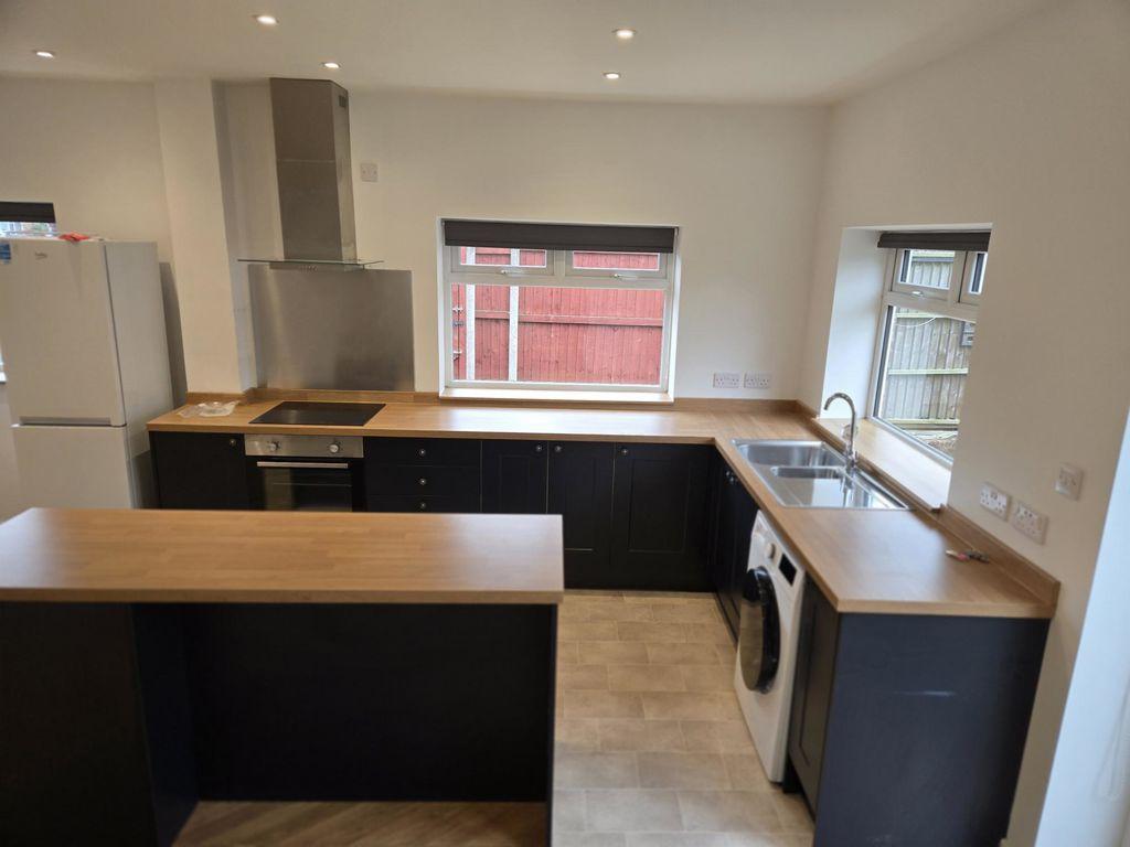 Side view kitchen