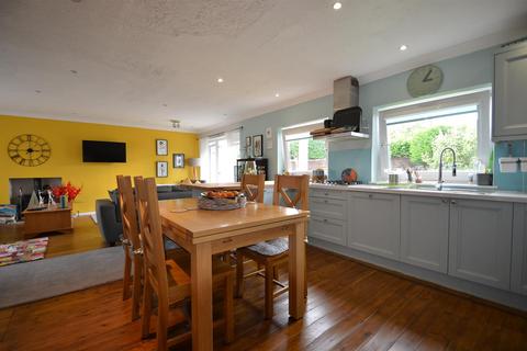 115 Ampthill Road, Shefford, SG17 5BH