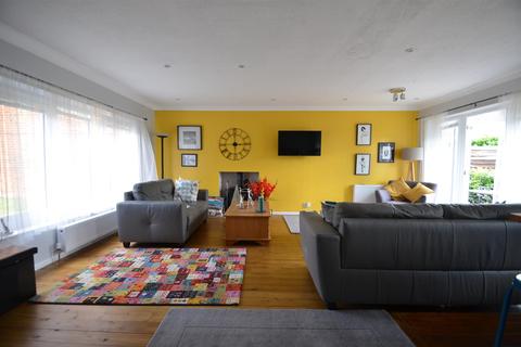 115 Ampthill Road, Shefford, SG17 5BH