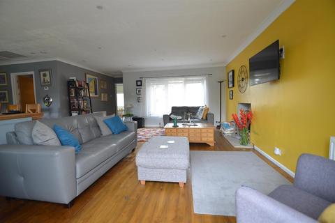 115 Ampthill Road, Shefford, SG17 5BH