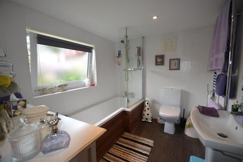 115 Ampthill Road, Shefford, SG17 5BH