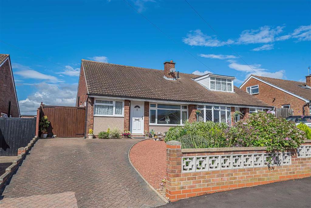 Brookfield Road, Bedford 2 bed semidetached bungalow £355,000