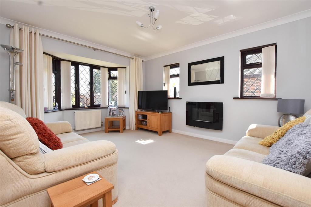 The Grove, Willingdon, Wannock 3 bed detached bungalow £550,000