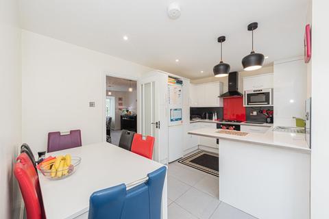 40 Coppard Gardens, Chessington, KT9 2GE