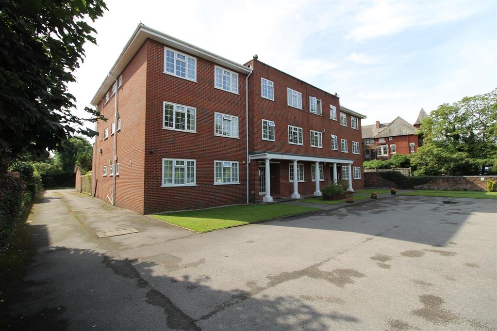 Blundellsands Road West, Liverpool 2 bed apartment £200,000