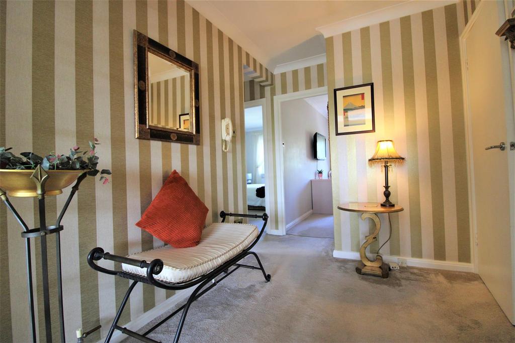 Blundellsands Road West, Liverpool 2 bed apartment £200,000
