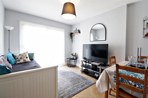 4 Castleton Avenue, Bexleyheath, DA7 6QU