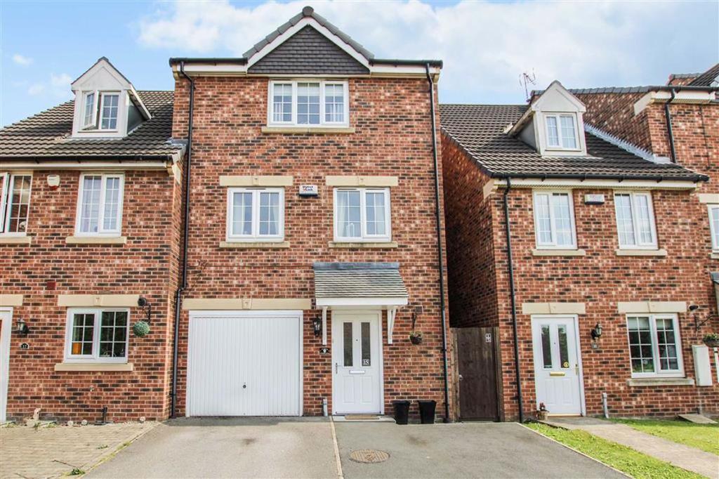 Dunlop Avenue, New Farnley, Leeds... 4 bed semidetached house £265,000