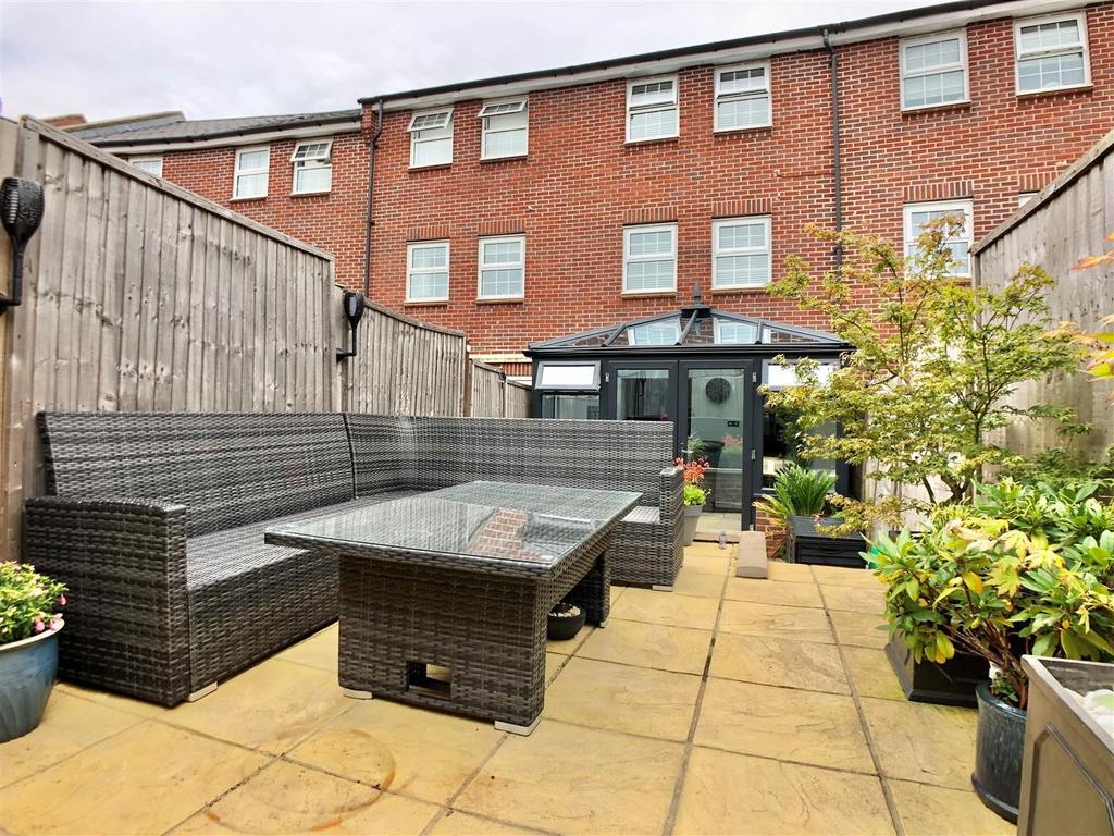 Streamside, Tuffley, Gloucester 4 bed terraced house £255,000