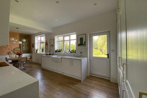 106 Barrowby Road, Grantham, NG31 8AF