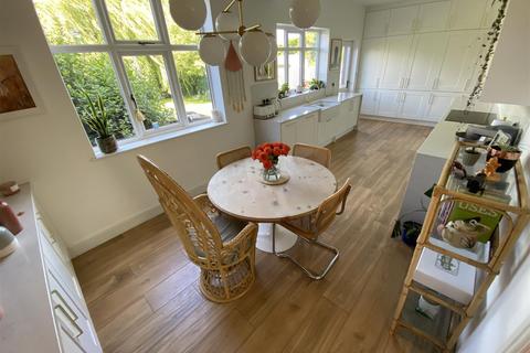 106 Barrowby Road, Grantham, NG31 8AF