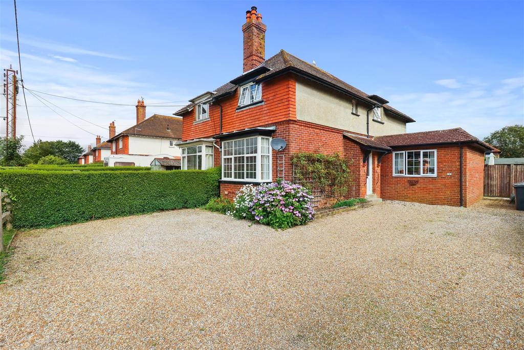 New Road, Hellingly, Hailsham 3 bed semidetached house £380,000