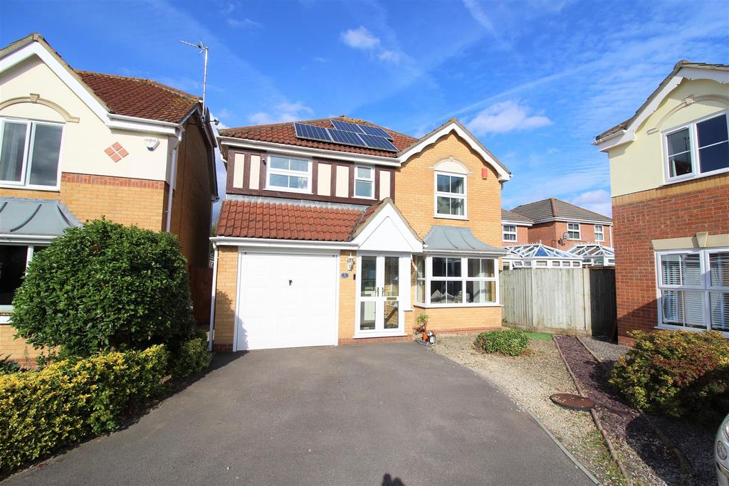 Welland Road, Quedgeley, Gloucester 4 bed detached house £355,000