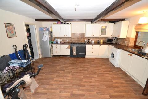 16 Town Gate, Scholes, Cleckheaton, BD19 6ET