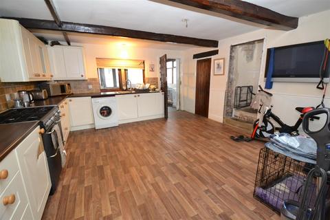 16 Town Gate, Scholes, Cleckheaton, BD19 6ET