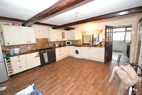 16 Town Gate, Scholes, Cleckheaton, BD19 6ET