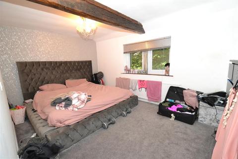 16 Town Gate, Scholes, Cleckheaton, BD19 6ET