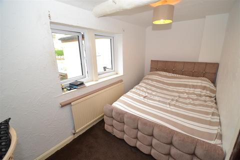 16 Town Gate, Scholes, Cleckheaton, BD19 6ET