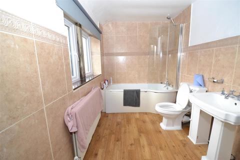 16 Town Gate, Scholes, Cleckheaton, BD19 6ET