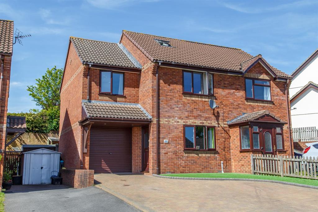 Avranches Avenue, Crediton 3 bed semidetached house £280,000