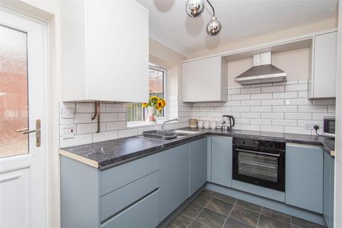 12 Avranches Avenue, Crediton, EX17 2HB
