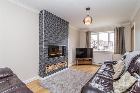12 Avranches Avenue, Crediton, EX17 2HB