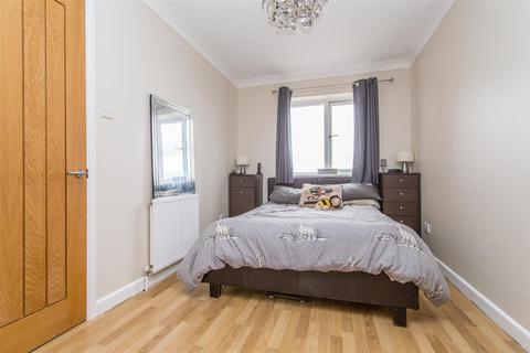 12 Avranches Avenue, Crediton, EX17 2HB