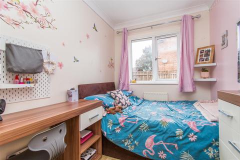 12 Avranches Avenue, Crediton, EX17 2HB