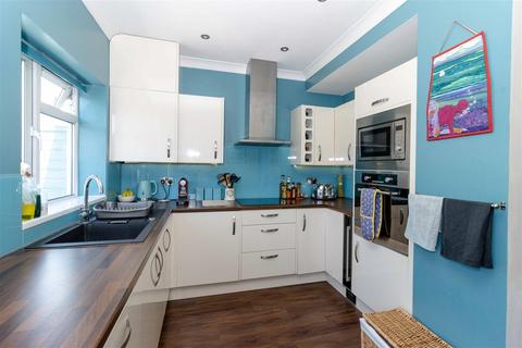 11 Shandon Road, Worthing, BN14 9DY