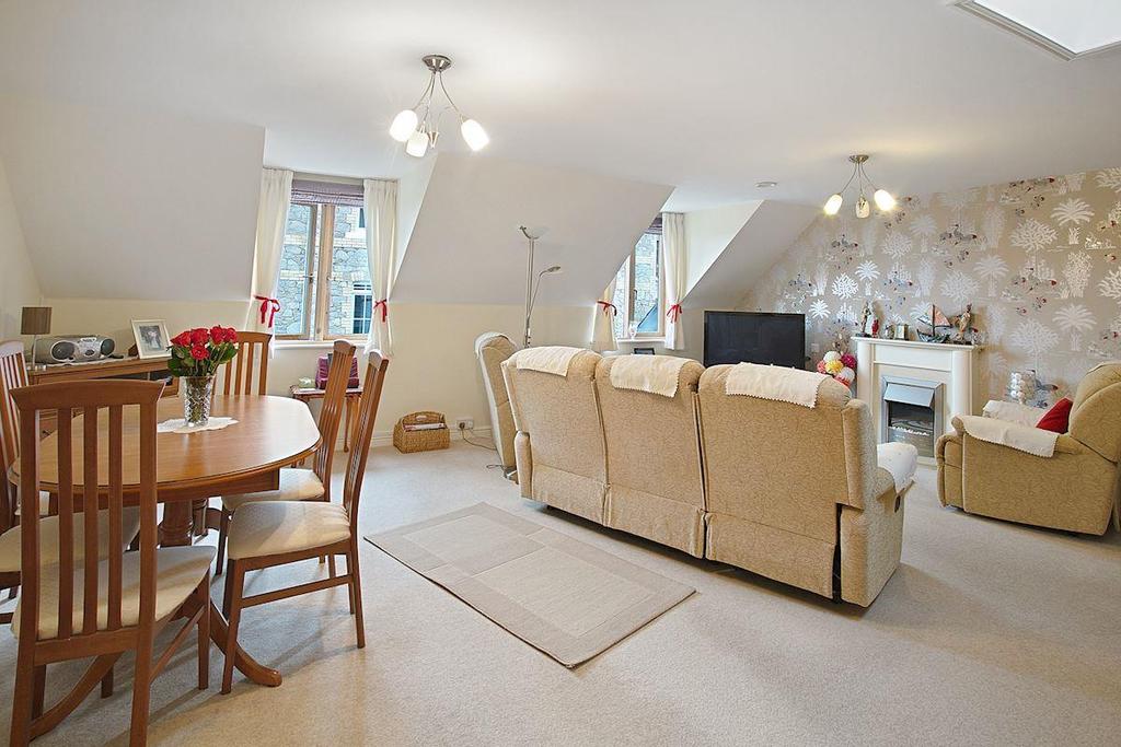 Living Room alt.jpg