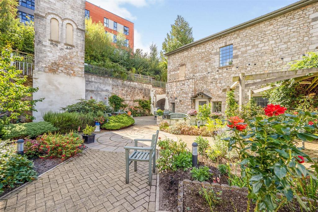 Commuanl Gardens.jpg